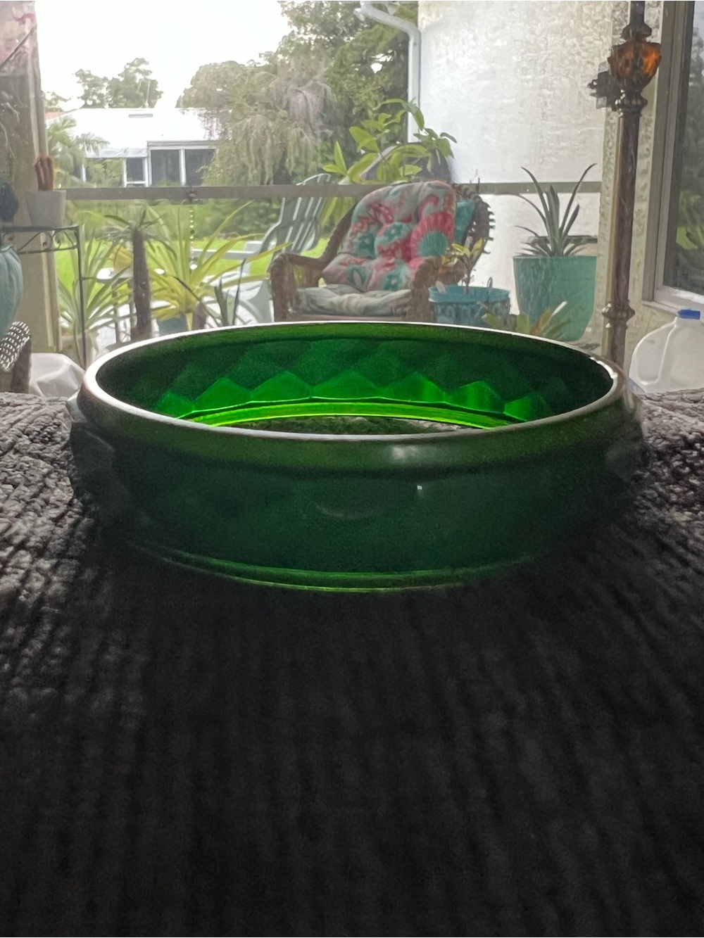 Gorgeous Art Deco Faceted Green Prystal Bakelite Bangle Bracelet!